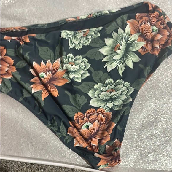 Floral Ruffle Bikini Set - Picture 3 of 5